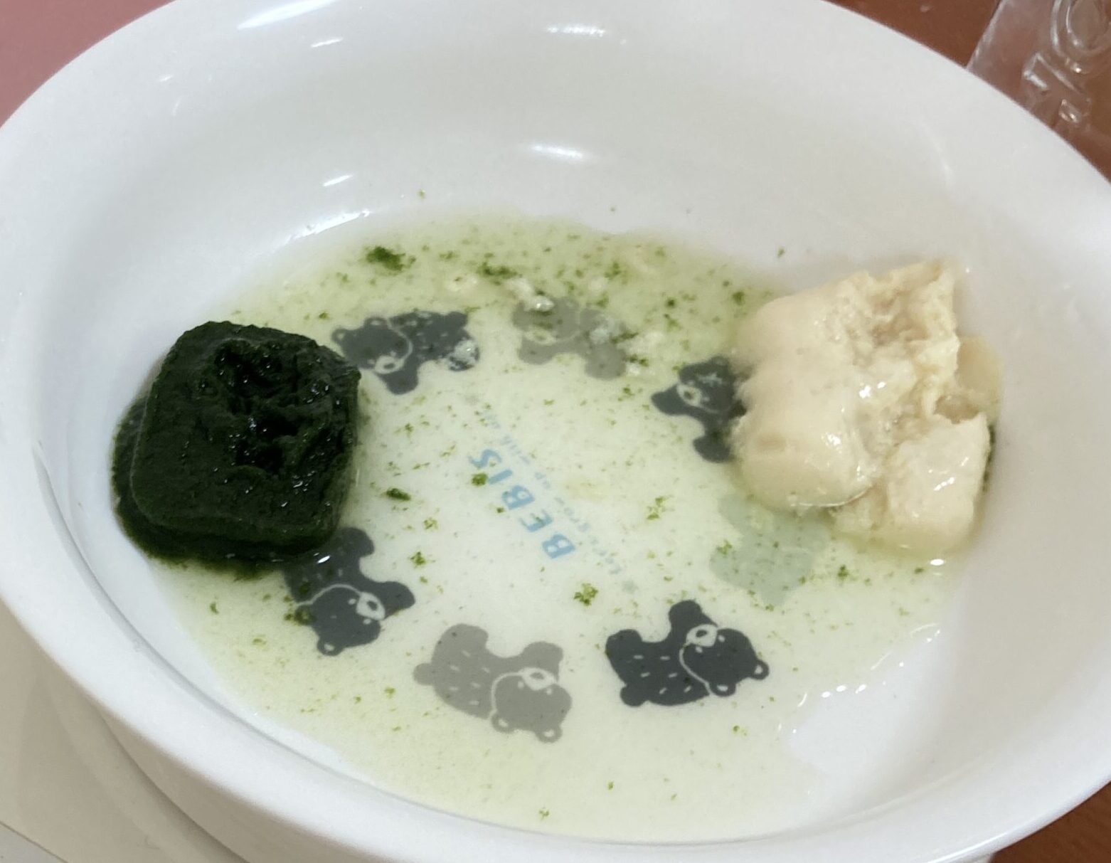 手作りの離乳食（冷凍を解凍）の写真（ほうれん草と豆腐）